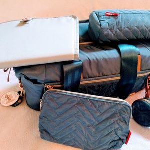 SUITE By SKIP HOP 7-IN-1 DIAPER TOTE BAG